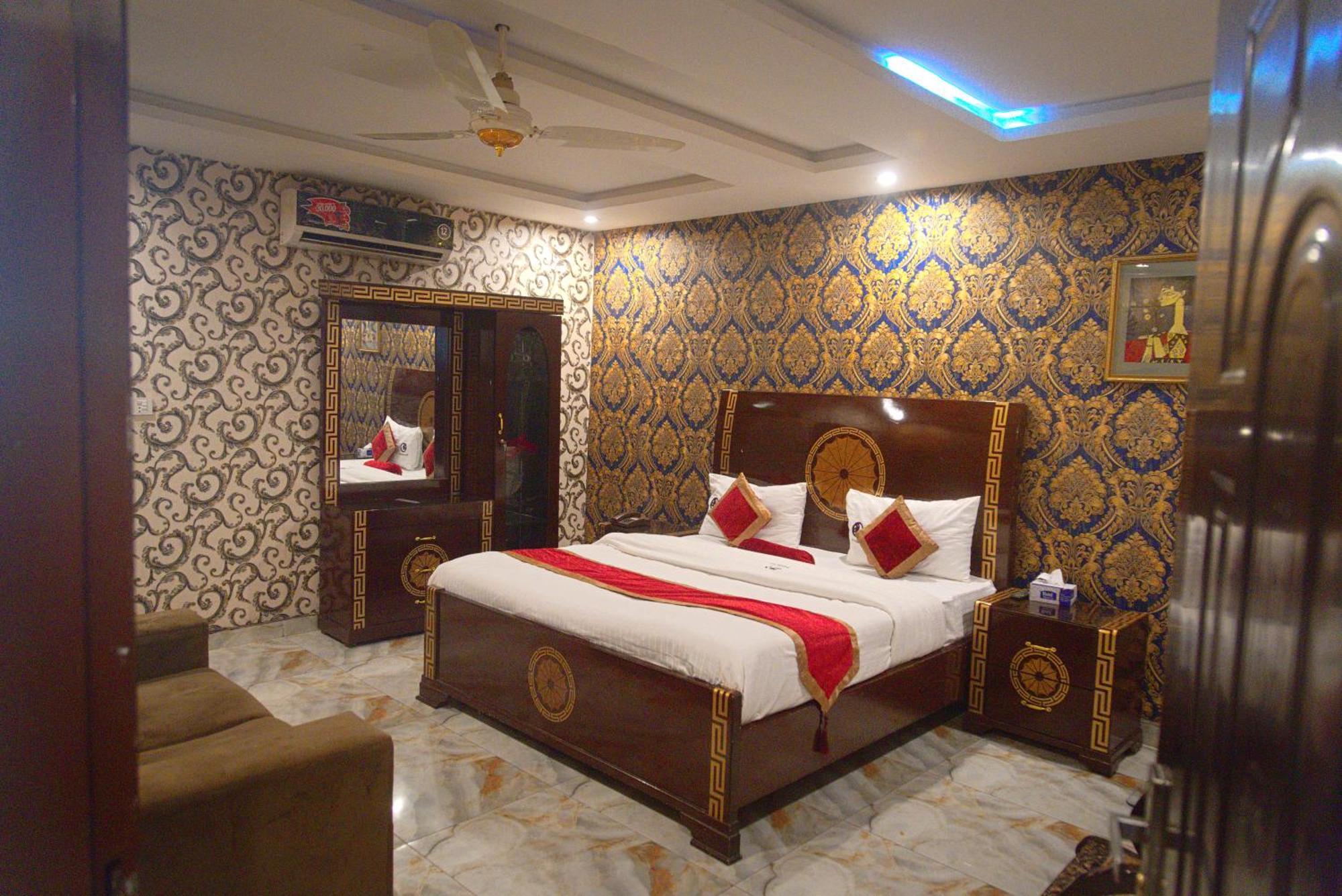 Premier Inn Johar Town Lahore Exterior photo
