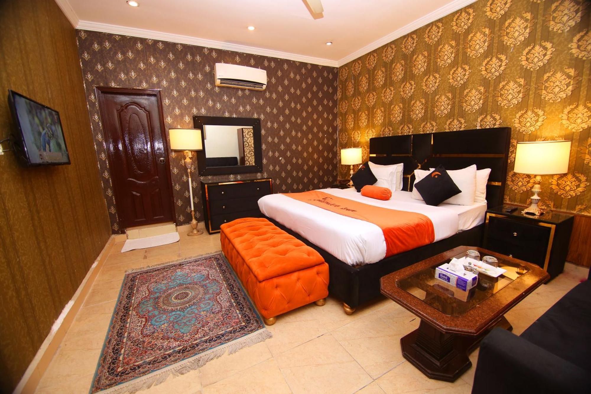Premier Inn Johar Town Lahore Exterior photo