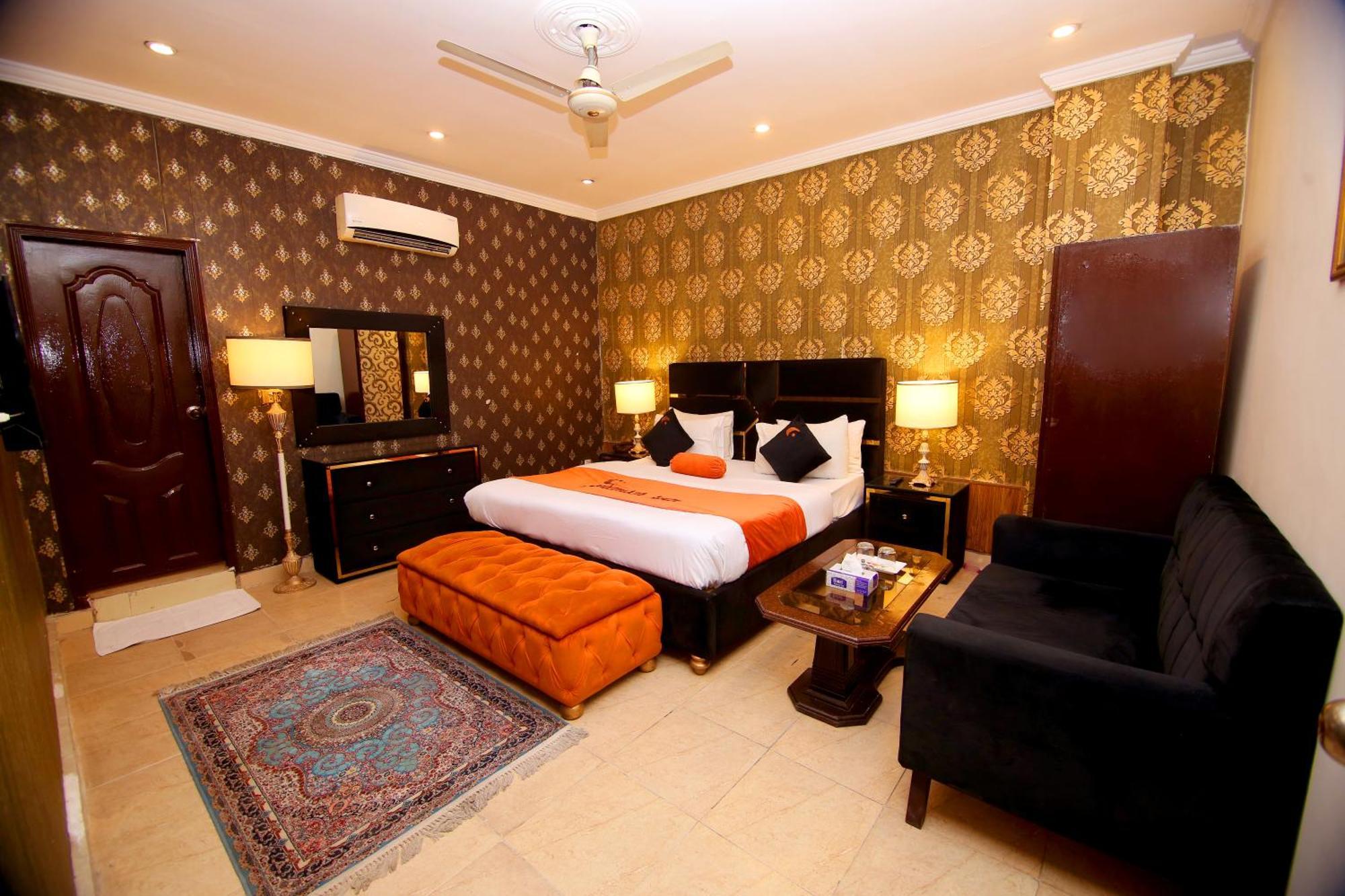 Premier Inn Johar Town Lahore Exterior photo